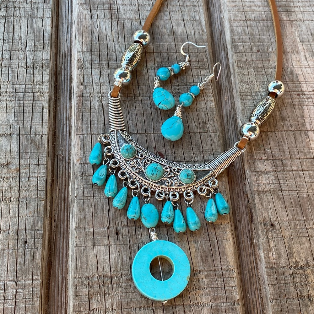 Artisan crafted howlite necklace set - Picture 2 of 4